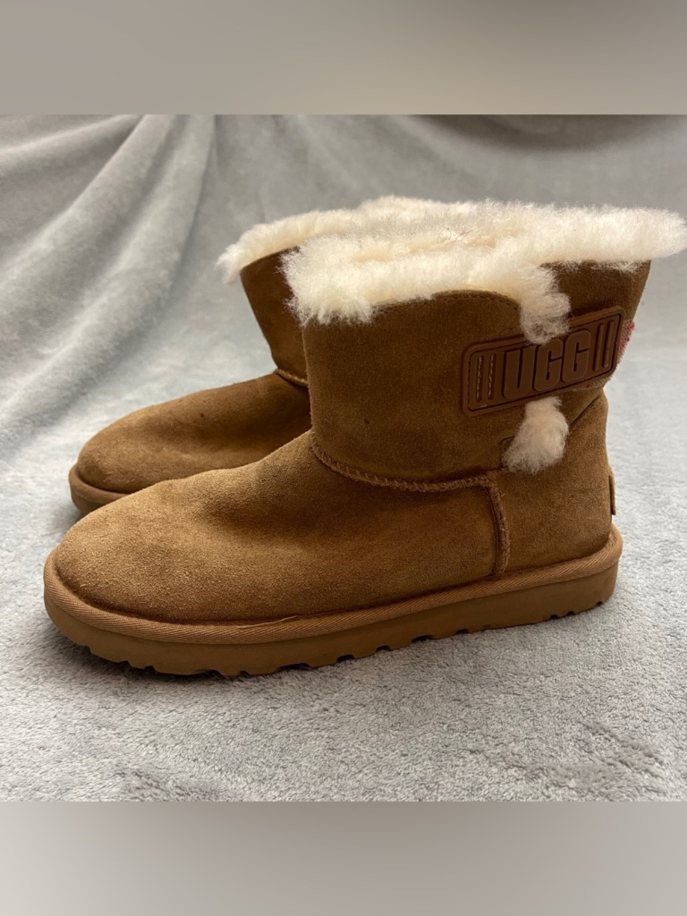 UGG Mini Bailey Logo Strap Suede WOMEN'S BOOTS SIZE US  8